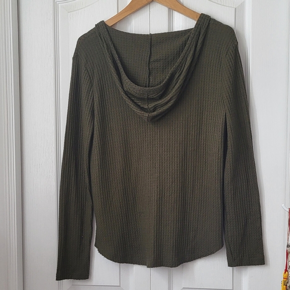 ‼️3/$20 Forever 21 Green Waffle Hooded Long Sleeve - Picture 2 of 5